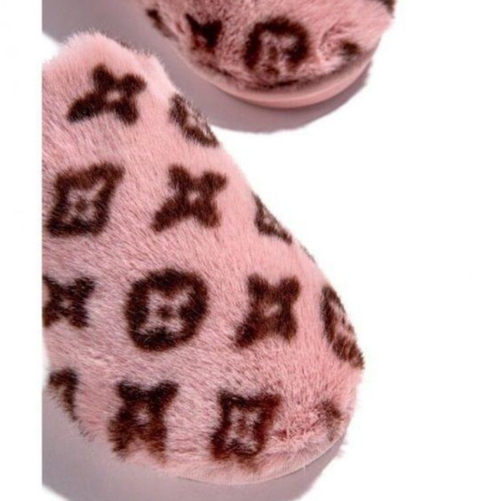 “Luxury” Faux Fur House Slippers in Pink - Picture 2 of 9